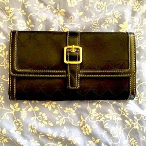 Wallet with front buckle
